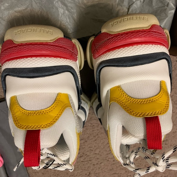 NWT Balenciaga Triple S Sneakers - Picture 4 of 8